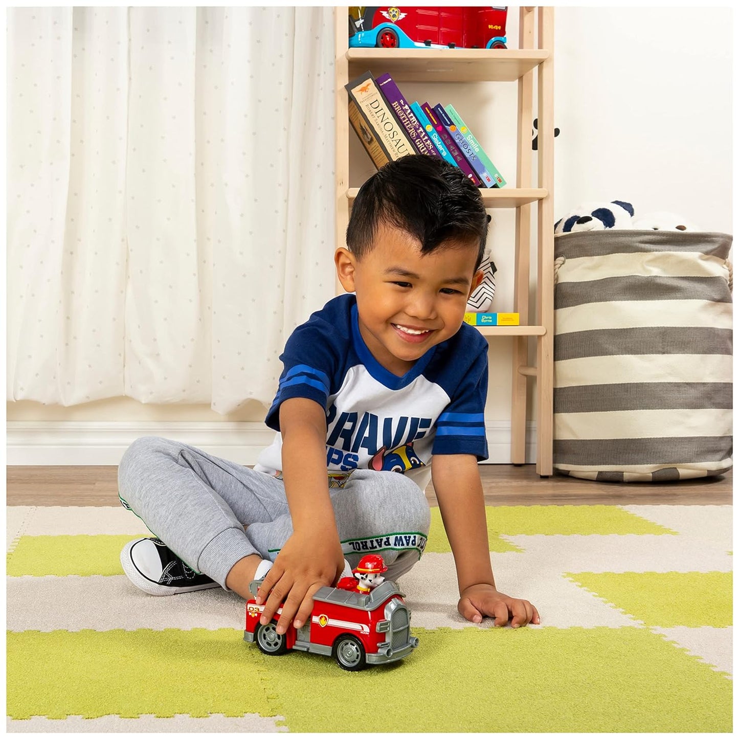 Paw Patrol, Marshall Fire Engine Vehicle with Collectible Figure, for Kids Aged 3 and Up, Multicolor, (6061798)